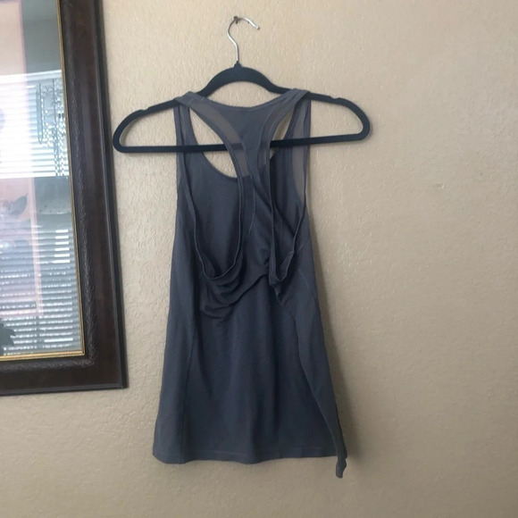 Victoria secret Sport Muscle Top Size Medium - Picture 3 of 3
